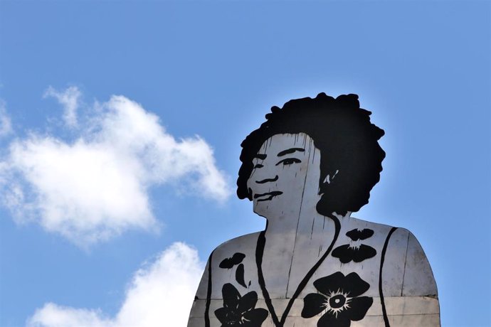 Archivo - Escultura de once metros de altura en homenaje a la concejala brasileña Marielle Franco a cinco años de su asesinato en el Museo de Arte (MAR) de Rio de Janeiro