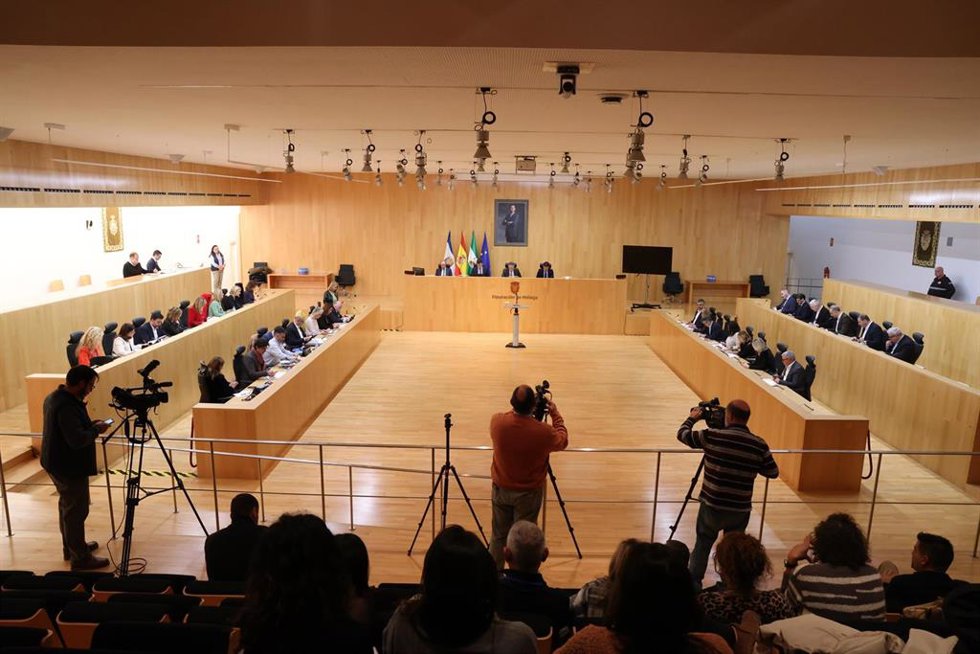 Archivo - Vista de la celebración del pleno de la Diputación de Málaga en una imagen de archivo 