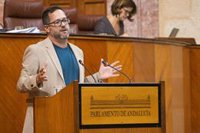 El Parlamento debate la Ley de Adelante sobre gafas gratuitas con la ausencia de Moreno por su audiencia con el Papa