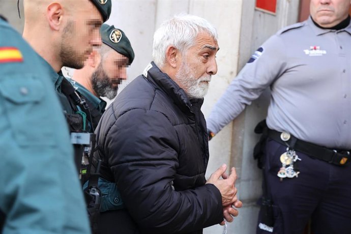 El presidente de la Federación de Asociaciones Gitanas de Baleares, Carlos Cortés 'El Charly', a su llegada para pasar a disposición judicial, en los juzgados de Palma, a 15 de marzo de 2024.