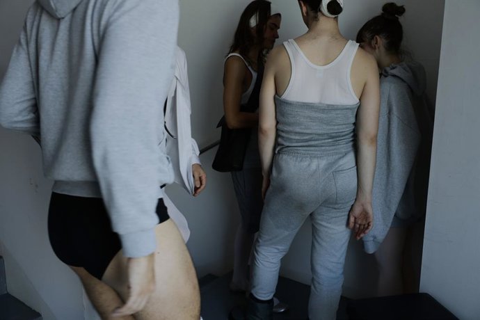 Archivo - La Mutant de Valncia reflexiona sobre la influencia de la pornografía y la hipersexualización virtual con la pieza de danza 'Navaja', en la que el colectivo de Barcelona laSADCUM indaga en el comportamiento de la sociedad postinternet.