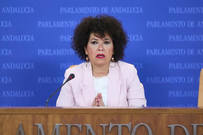 La portavoz adjunta del Grupo Mixto-AdelanteAndalucía, Maribel Mora, durante la ronda de ruedas de prensa de portavoces de los grupos parlamentarios en el Parlamento de Andalucía, a 6 de marzo de 2024 en Sevilla (Foto de archivo).