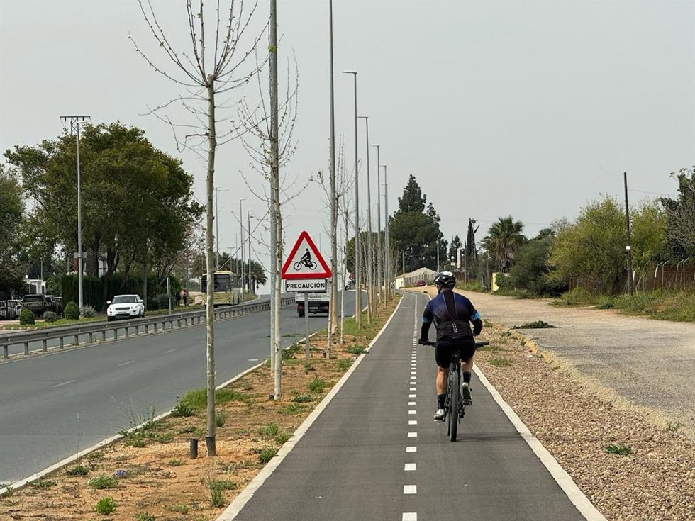 Dos Hermanas comienza la ejecución del carril bici en la zona empresarial La Isla Megapark.