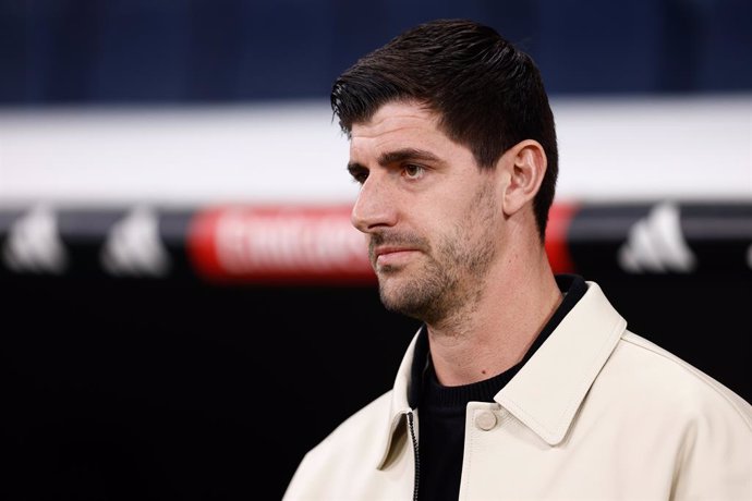 Archivo - Thibaut Courtois of Real Madrid looks on during the Spanish League, LaLiga EA Sports, football match played between Real Madrid and Atletico de Madrid at Santiago Bernabeu stadium on February 04, 2024 in Madrid, Spain.