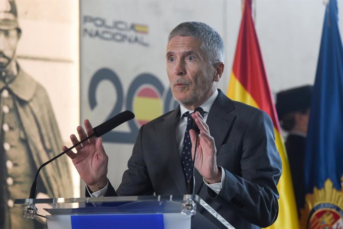 El ministro del Interior, Fernando Grande-Marlaska, durante la inauguración de la exposición 200 años de historia de la Policía española, en el Pabellón de Convenciones de la Casa de Campo, a 16 de marzo de 2024, en Madrid (España). La exposición, se 