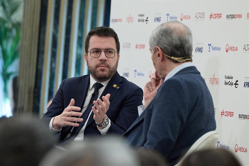 El presidente de la Generalitat de Catalunya, Pere Aragons, interviene durante un desayuno informativo de Europa Press, en el Hotel InterContinental Madrid, a 20 de marzo de 2024, en Madrid (España).