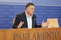 Por Andalucía afea a Moreno faltar al Parlamento por ver al Papa y ser "lobista de la patronal" con la tasa turística