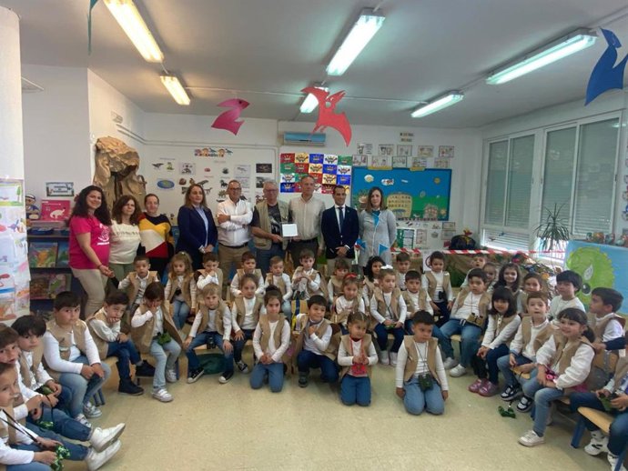 Actividad del CPR Puerta del Condado enmarcada en el proyecto sobre dinosaurios.