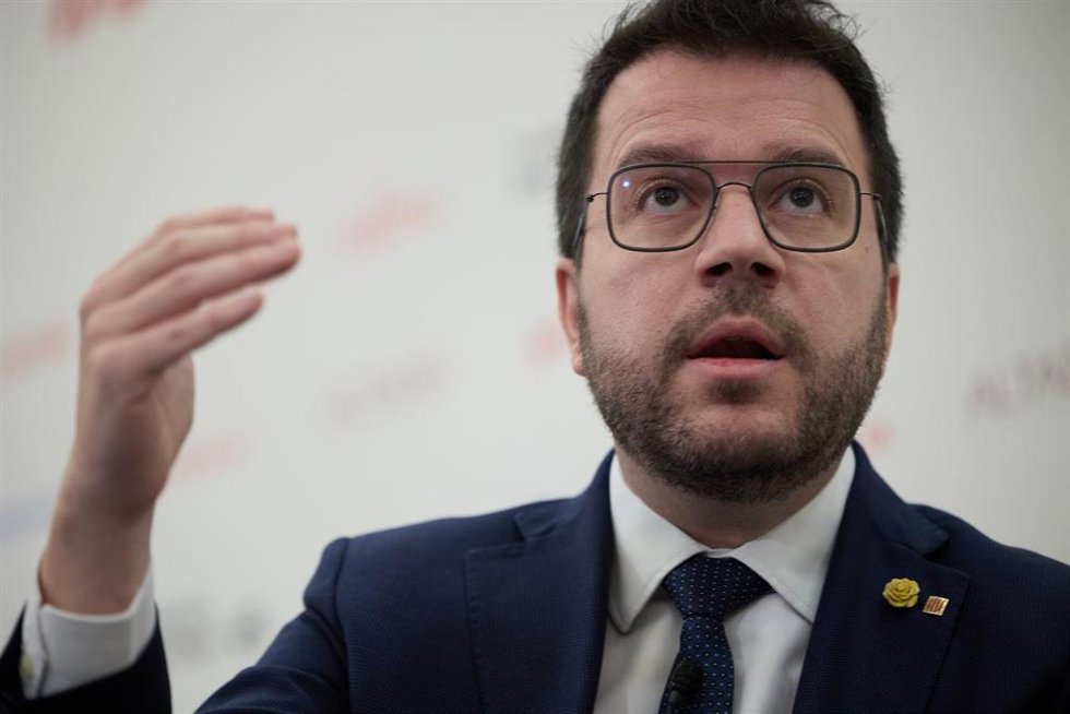 El presidente de la Generalitat de Catalunya, Pere Aragons, interviene durante un desayuno informativo de Europa Press, en el Hotel InterContinental Madrid, a 20 de marzo de 2024, en Madrid (España).