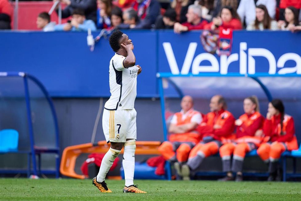 El jugador del Real Madrid Vinícius Júnior, ante el CA Osasuna en el partido de LaLiga EA Sports 2023-2024 en El Sadar.