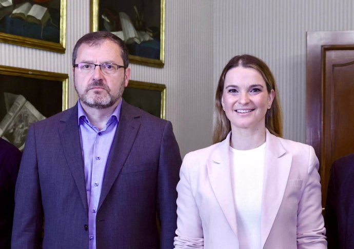 El presidente de la OCB, Antoni Llabrés, y la presidenta del Govern, Marga Prohens.