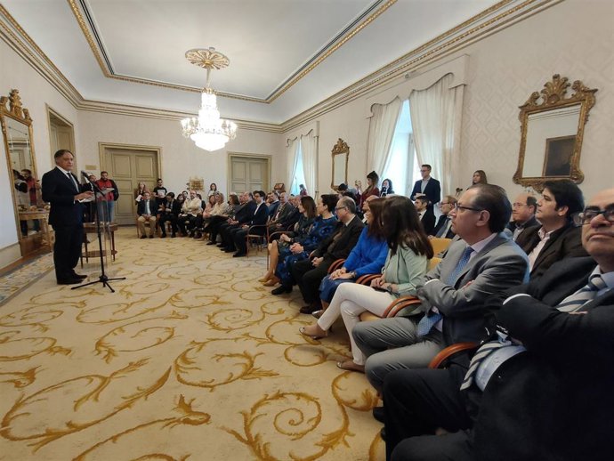 El alcalde de Salamanca, Carlos García Carbayo, presenta el balance de Edusi Tormes+ en el Salón de Recepciones del Ayuntamiento de Salamanca
