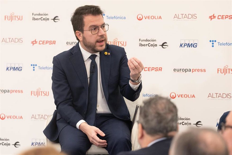 El presidente de la Generalitat de Catalunya, Pere Aragons, interviene durante un desayuno informativo de Europa Press, en el Hotel InterContinental Madrid, a 20 de marzo de 2024, en Madrid (España).