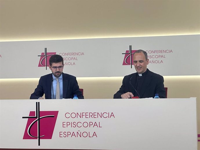 El director del secretariado para el sostenimiento de la Iglesia, José María Albalad, en rueda de prensa