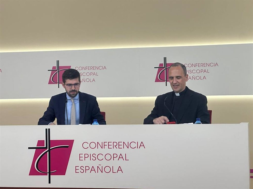 El director del secretariado para el sostenimiento de la Iglesia, José María Albalad, en rueda de prensa
