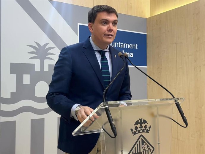 El regidor de Medio Ambiente del Ayuntamiento de Palma, Lloren Bauz, en rueda de prensa.