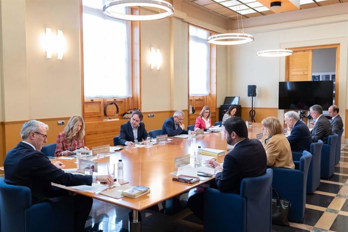 El presidente del Gobierno de Aragón, Jorge Azcón, preside la reunión del Consejo de Gobierno.