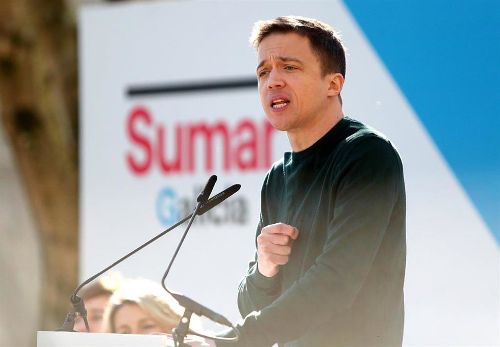 Archivo - El portavoz de Sumar en el Congreso, Iñigo Errejón, interviene durante un acto de campaña de Sumar, en la Praza Vella, a 3 de febrero de 2024, en Ferrol, A Coruña, Galicia (España).