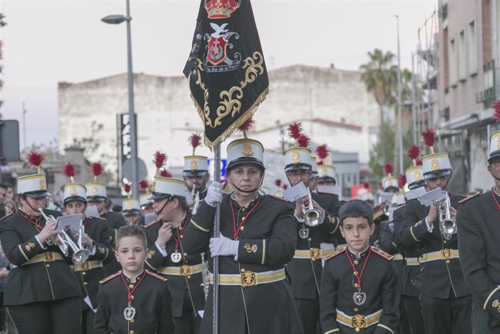 La Agrupación Musical Nuestra Señora de La Paz durante una procesión.