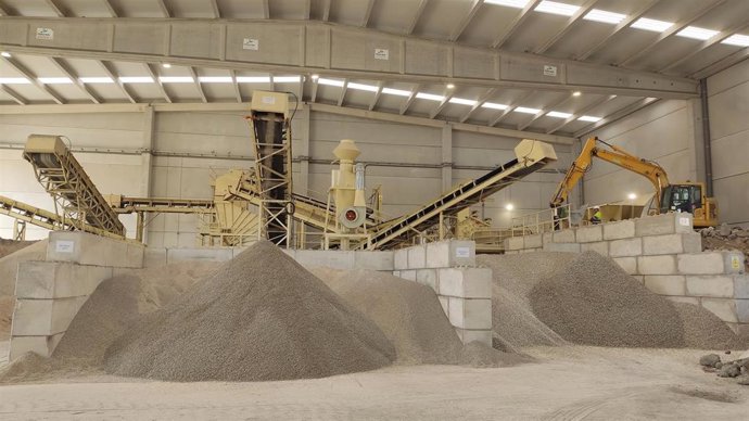 Archivo - La planta de Cementos Molins en Pallejà (Barcelona)