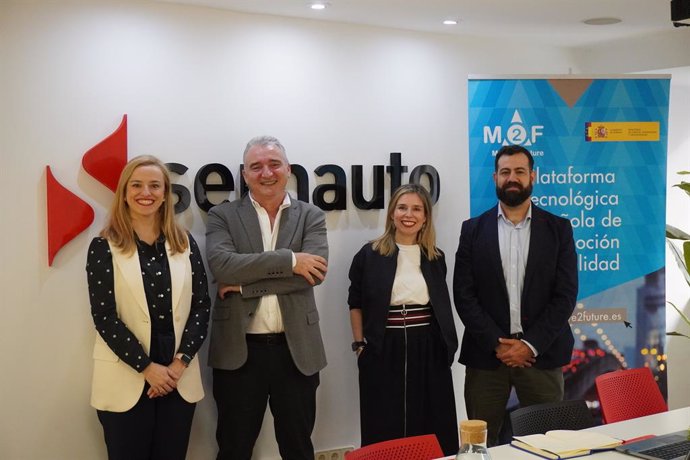 José Molinero, director de Calidad y Desarrollo de Negocio de BeGas Motor; José Pastor, investigador de Clean Mobility and Thermofluids; Cecilia Medina, gerente de Innovación Sernauto y coordinadora de M2F; Carolina López, gerente de Comunición Sernauto.