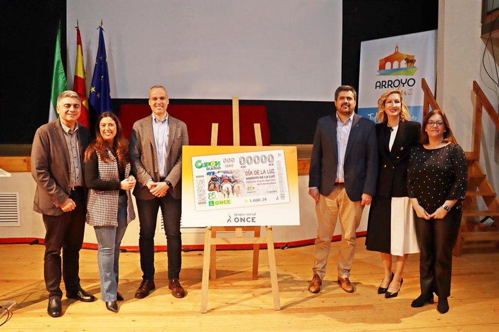 Presentación del cupón de la ONCE dedicado al Día del a Luz de Arroyo de la Luz