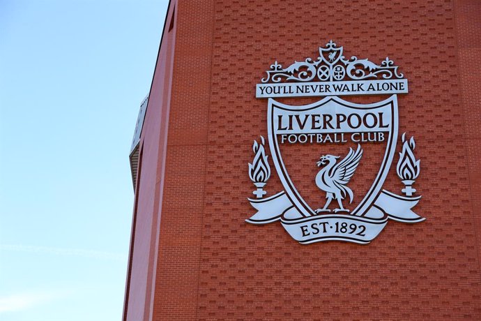 Archivo - Liverpool FC logo outside Anfield Stadium during the UEFA Champions League football match Group B - Liverpool FC vs AC Milan on September 15, 2021 at the Anfield in Liverpool, England - Photo Francesco Scaccianoce / LiveMedia / DPPI