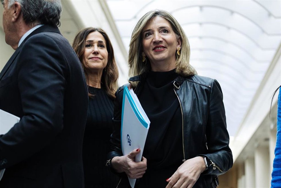La portavoz del Partido Popular en el Senado, Alicia García Rodríguez, a su llegada a una sesión plenaria en el Senado, a 20 de febrero de 2024, en Madrid (España). Durante el pleno se han abordado cuestiones como las muertes de los agentes en Barbate, 