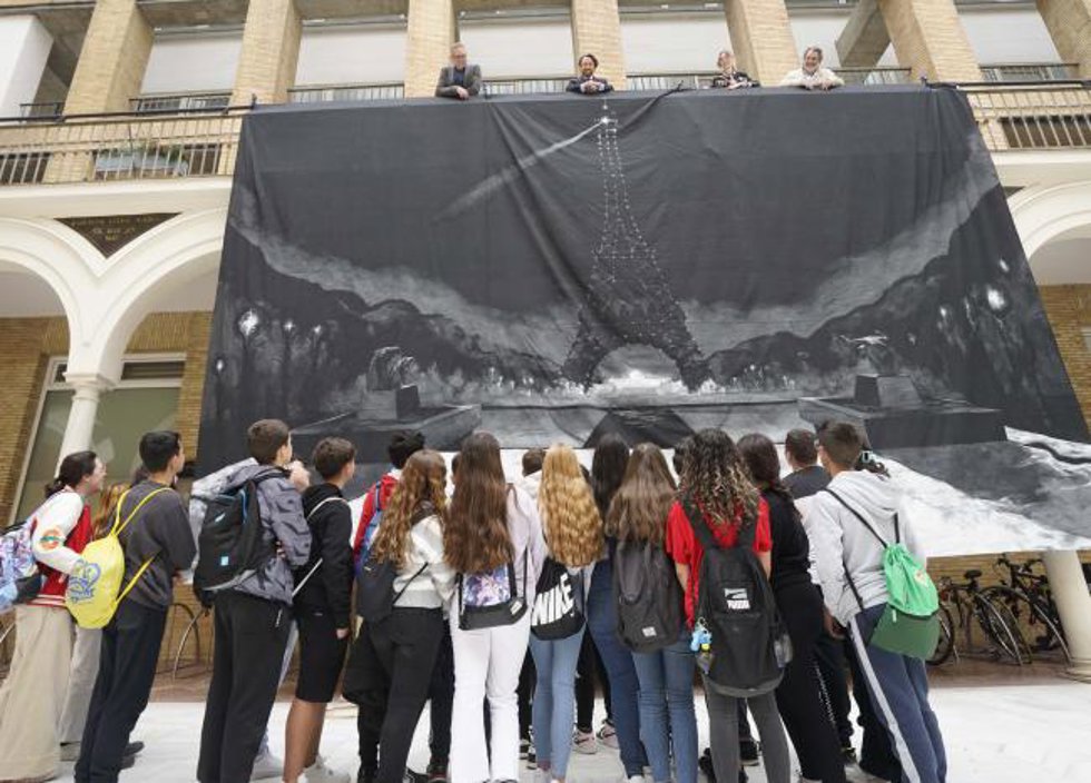 Telón creado por alumnos de la Facultad de Bellas Artes para la Compañía Sevillana de Zarzuela.
