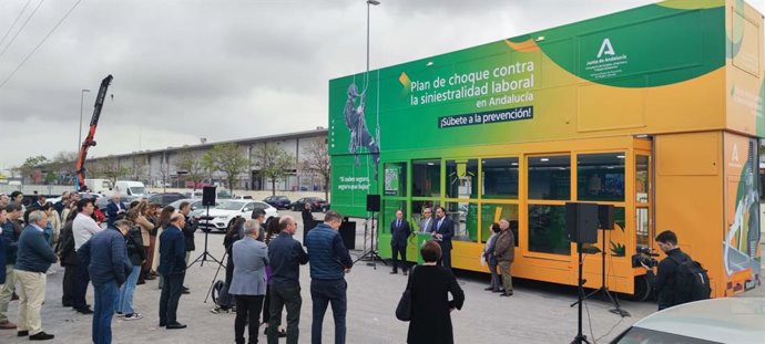 Unidad móvil para la prevención de riesgos laborales inaugurada en el polígono industrial Carretera Amarilla de Sevilla.