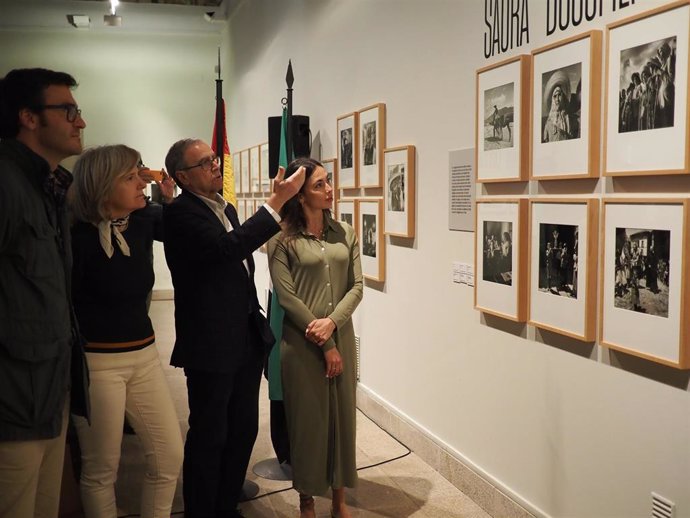 El Archivo Histórico Provincial de Cáceres expone la faceta fotográfica del cineasta Carlos Saura