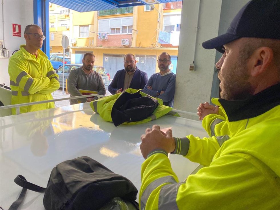 Javier Bello en la sede de la Brigada de Conservación de Carreteras situada en Algeciras.
