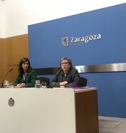 La consejera municipal de Servicios Sociales y Familia del Ayuntamiento de Zaragoza, Marían Orós, junto a la directora del Centro Municipal de PRevención de Adicciones, Irene Belloc