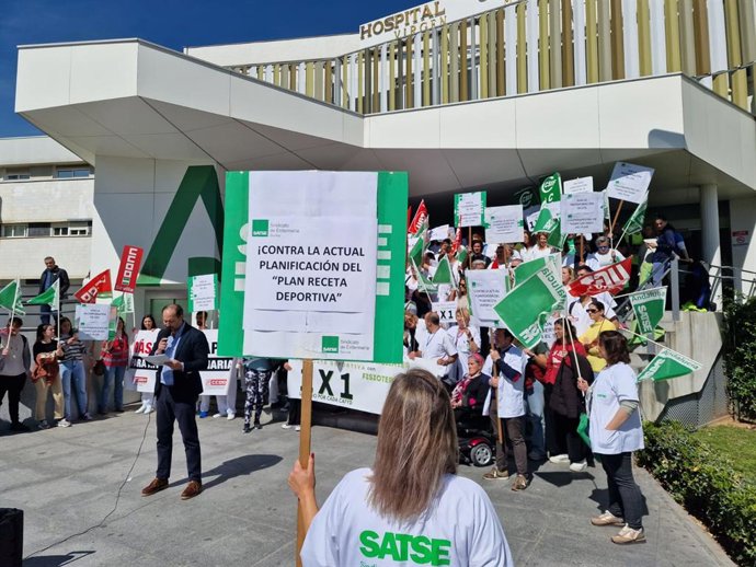 Concentración de Satse para reclamar que el ejercicio físico con fines terapéuticos sea realizado por fisioterapeutas.