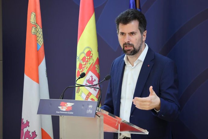 Luis Tudanca presenta en rueda de prensa las enmiendas parciales del Grupo Socialista a las cuentas de 2024