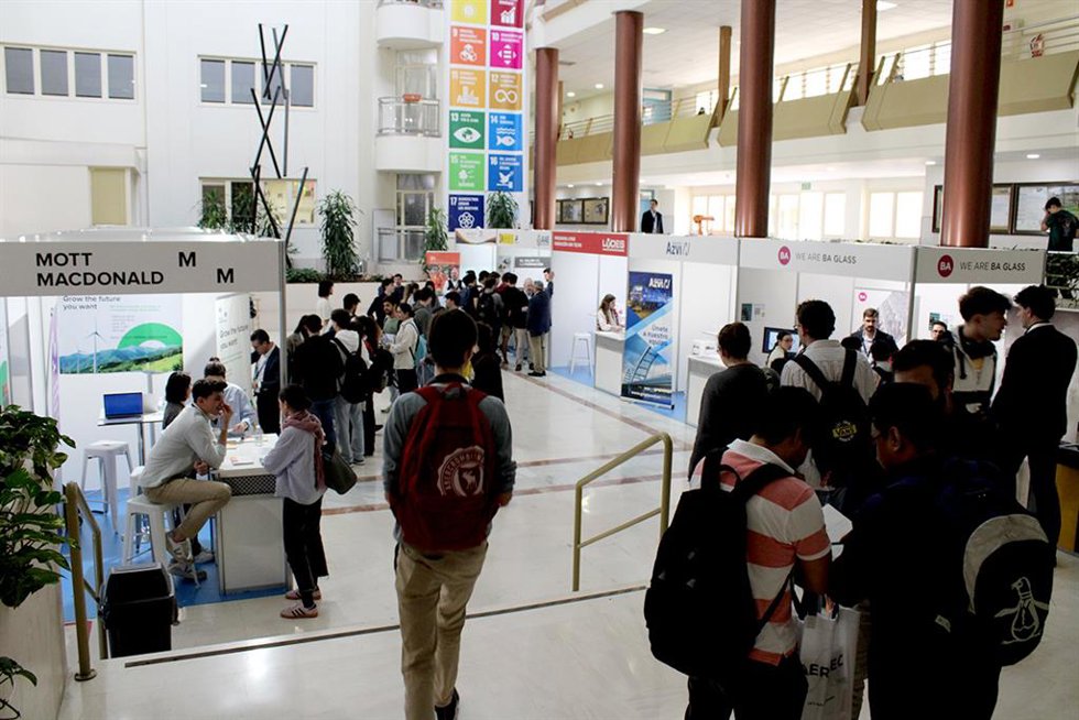 Instalaciones de la Escuela Técnica Superior de Ingeniería de la Universidad de Sevilla, donde se celebra el Encuentro sobre Ingeniería y Empleo.