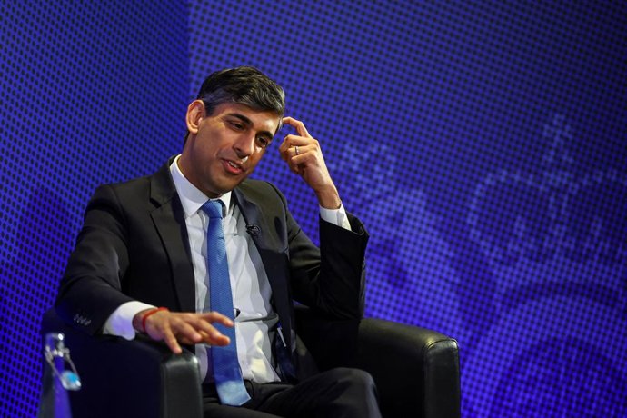 18 March 2024, United Kingdom, Coventry: UK's Prime Minster Rishi Sunak visits an apprentice training centre at the Manufacturing Technology Centre (MTC), in Coventry, following the announcement that he will pledge to create up to 20,000 more apprentice