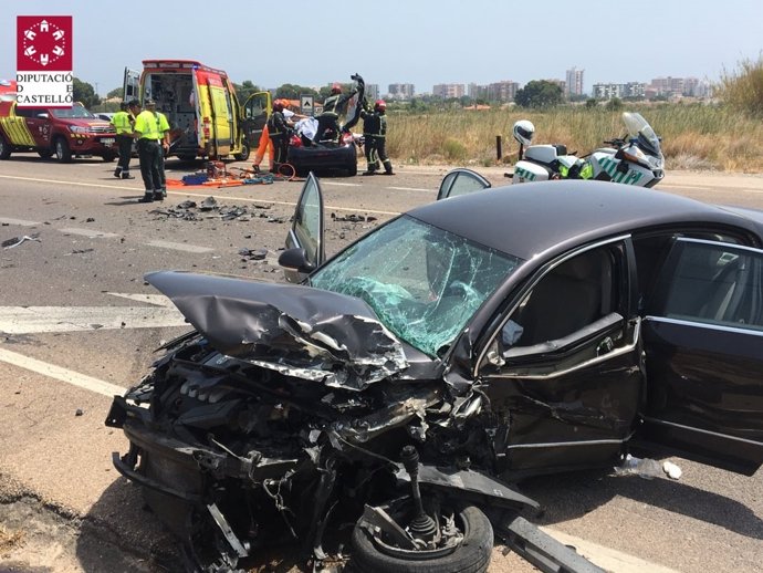 Archivo - Arxiu - Vehicle involucrat en l'accident de la N-340 a Benicssim en imatge d'arxiu