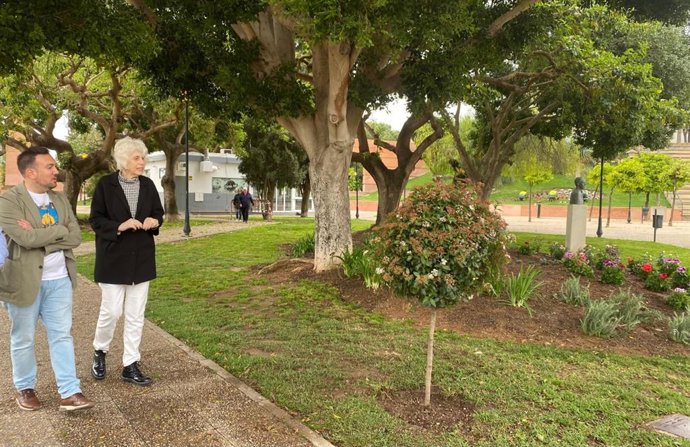 La delegada de Medio Ambiente, Luisa Campos, acompañada del responsable de Cultura, Christopher Rivas, han visitado la zona.