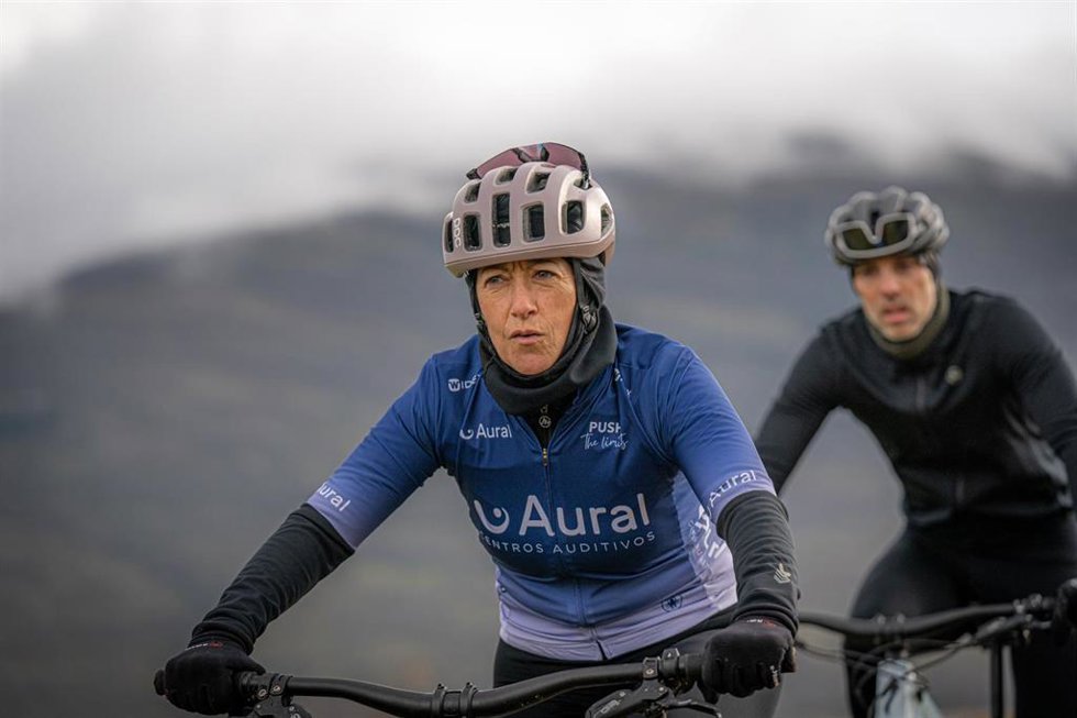 La corredora Silvia González afrontará el reto de completar la Titan Desert en Marruecos con el Aural Team para dar visibilidad a la lucha contra el cáncer.