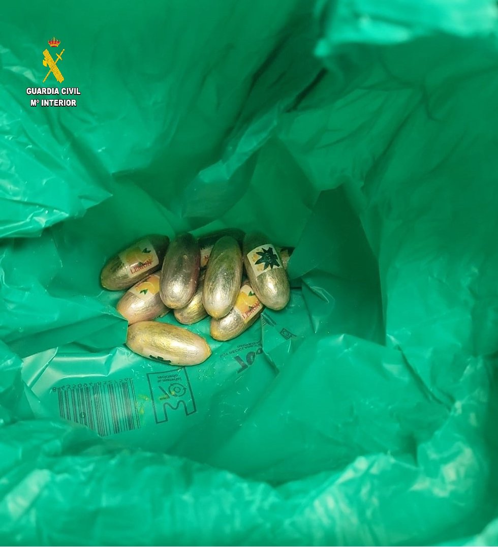 Bellotas de hachís intervenidas en el puerto de Algeciras.