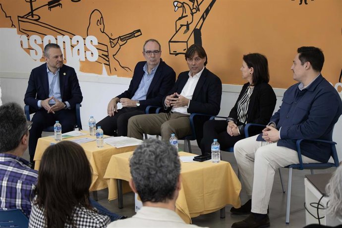 El rector de la Pablo de Olavide, Francisco Oliva, ha participado en la clausura de las jornadas con motivo del 20 aniversario de la residencia Flora Tristán.
