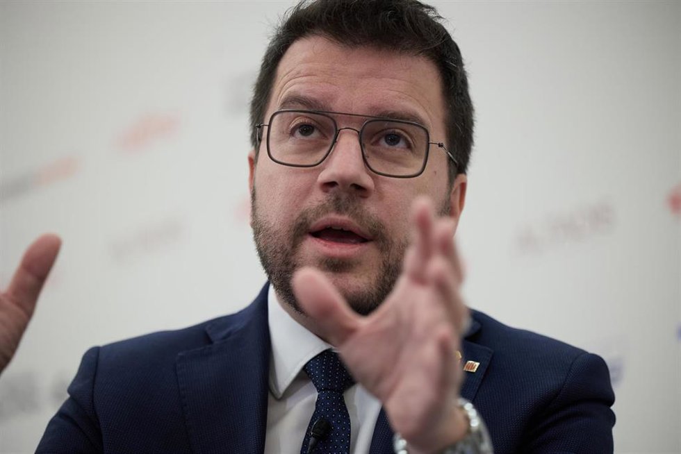 El presidente de la Generalitat de Catalunya, Pere Aragons, interviene durante un desayuno informativo de Europa Press, en el Hotel InterContinental Madrid, a 20 de marzo de 2024, en Madrid (España).