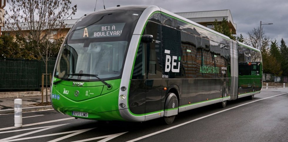 El Ayuntamiento de Vitoria estudia la posibilidad de facilitar la circulación del taxi en cinco tramos de carriles BEI