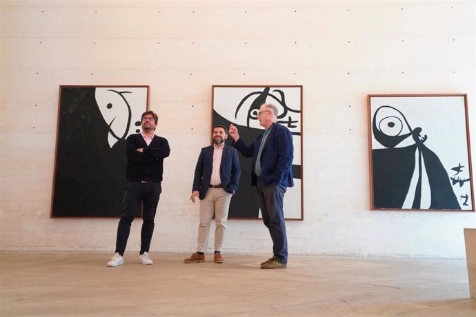 El regidor de Cultura del Ayuntamiento de Palma, Javier Bonet, en la presentación de 'Miró 1983'