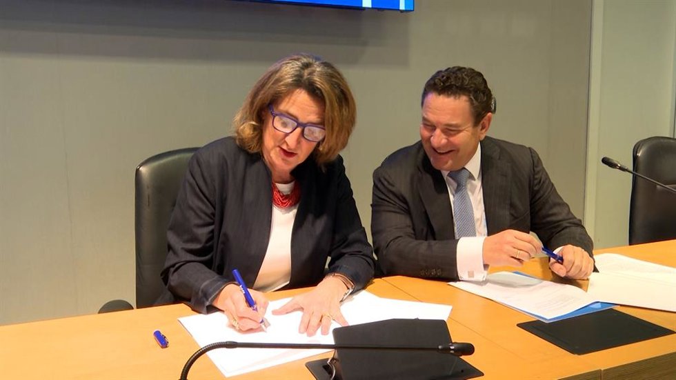 Teresa Ribera firma la Carta Española de la Energía Eólica en WindEurope 2024