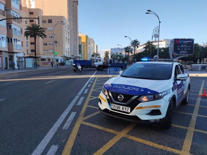 Archivo - Vehículo de la Policía Local de Cádiz.