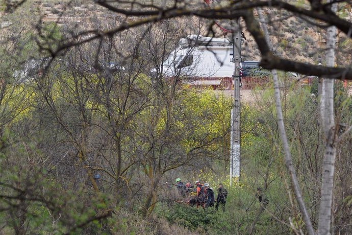 El operativo de búsqueda, a 20 de marzo de 2024, en Logroño, La Rioja (España). Un dispositivo policial ha encontrado un cuerpo sin vida en el río Ebro, a la altura de Riojaforum.