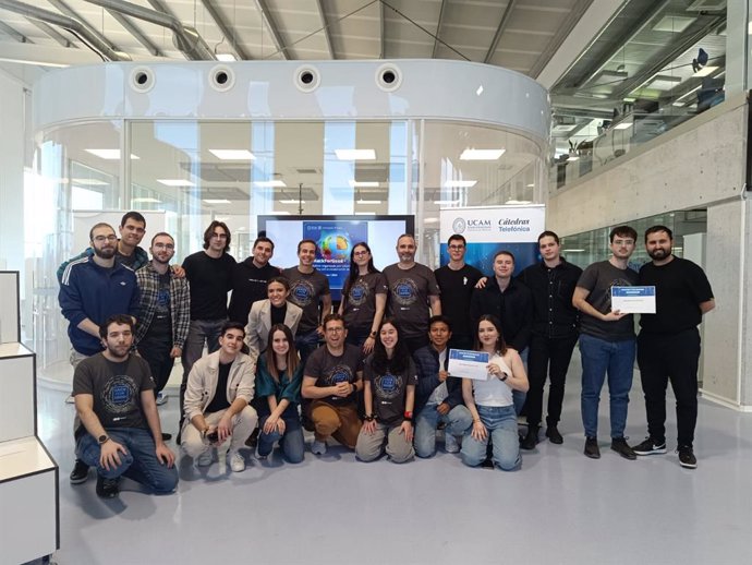 Imagen de los participantes en la fase regional de Murcia del HackForGood 2024 celebrado en UCAM HiTech