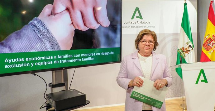 La delegada Inclusión Social, Juventud, Familias e Igualdad en Córdoba, Dolores Sánchez, en rueda de prensa.